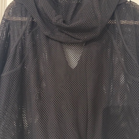 LuluLemon Relaxed Fit Mesh Jacket - Picture 5 of 5